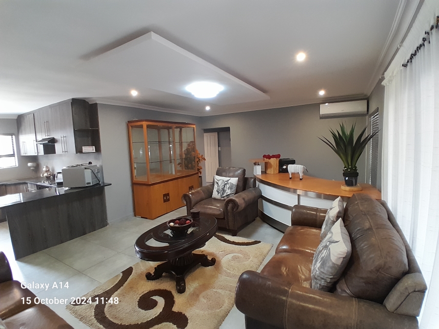 6 Bedroom Property for Sale in Protea Park North West